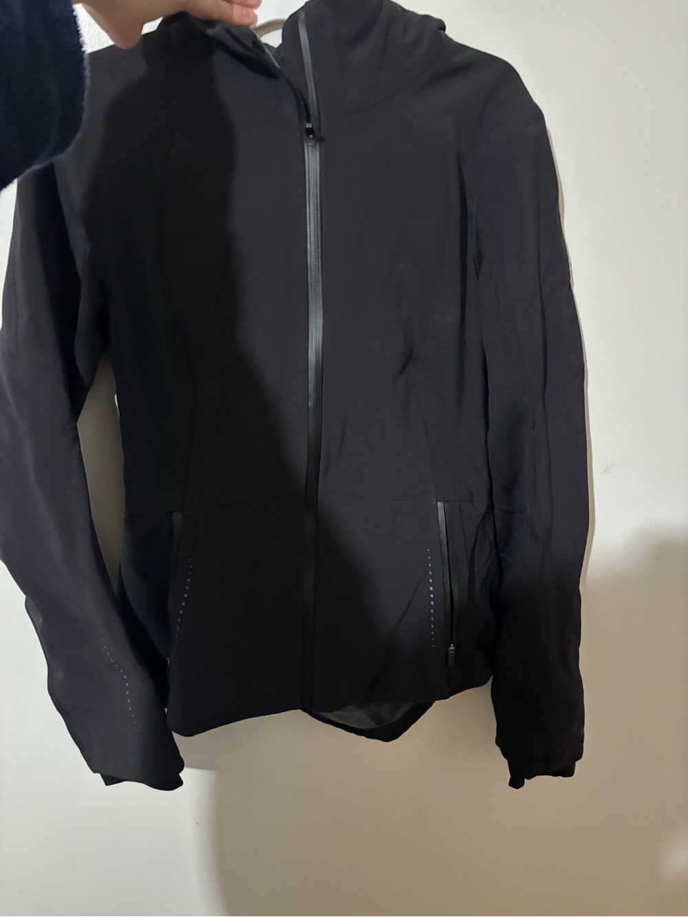 Lululemon M cross chill barley worn too small for me SIZE MEDIUM